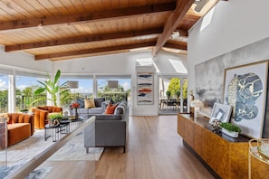 House, 3 Bedrooms | Living area | Streaming services