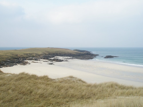 Charming 4-bedroom bungalow with WiFi in serene Hebridean Isle of North Uist.