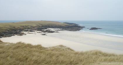 Charming 4-bedroom bungalow with WiFi in serene Hebridean Isle of North Uist.