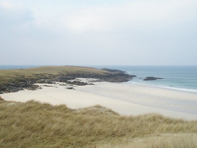 Charming 4-bedroom bungalow with WiFi in serene Hebridean Isle of North Uist.