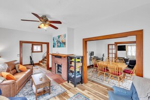 Ferienhaus, 3 Schlafzimmer | Wohnbereich | Smart-TV, Streaming-Dienste