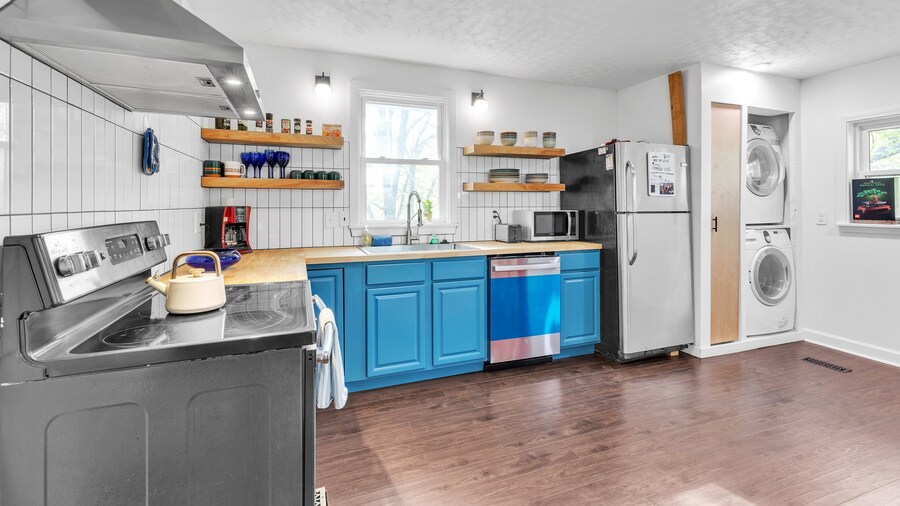 Relax And Unwind In The Heart Of Fayetteville 2 Bedroom Home