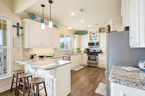 Private kitchen - Pelican Path 3 Bedroom Home (Port Bolivar)