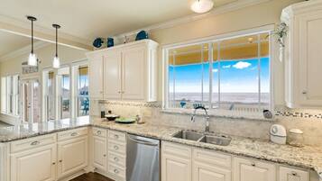 Rumah, 3 kamar tidur | Dapur pribadi | Lemari es, mesin pembuat kopi/teh, dan pemanggang roti