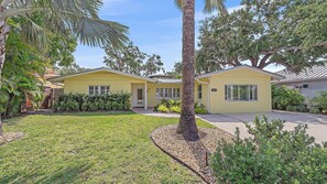 House, 4 Bedrooms | Exterior - Casa De Flores 4 Bedroom Home (Sarasota)