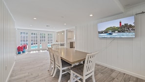 House, 4 Bedrooms | Dining
