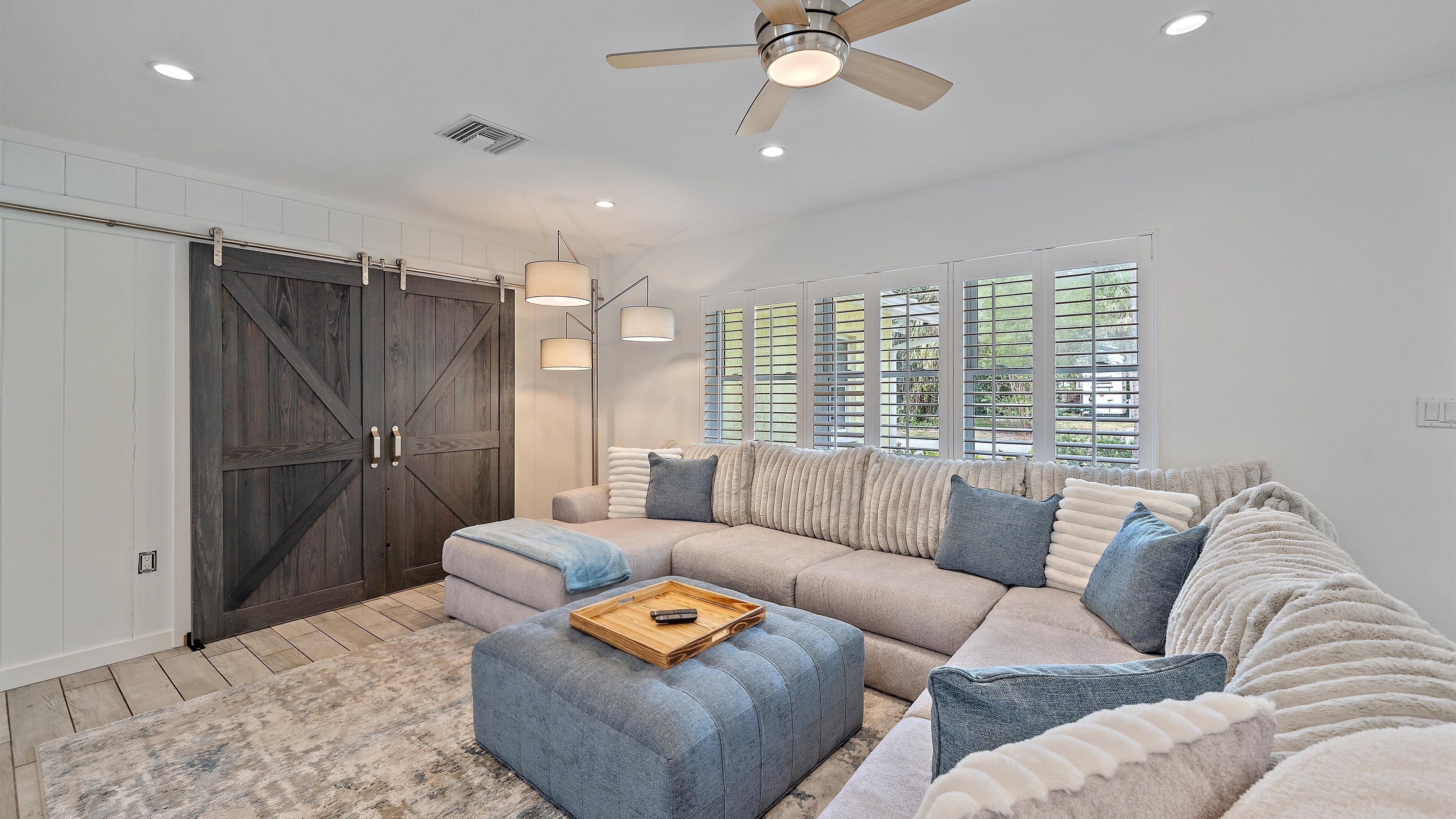 Huis, 4 slaapkamers | Woonruimte | Een smart-tv