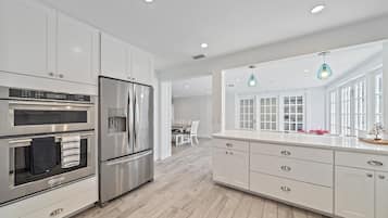 Huis, 4 slaapkamers | Privékeuken | Een koelkast, een oven, een koffiezetapparaat/waterkoker