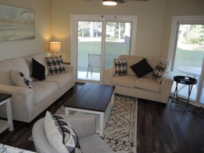 Condo, 1 Bedroom | Living area