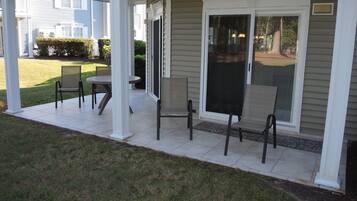 Villa, 2 Bedrooms | Outdoor dining