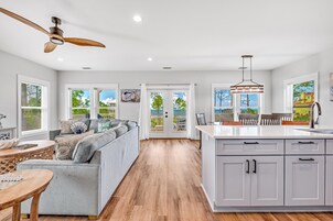 House, Ocean View | Private kitchen | Full-size fridge, microwave, oven, stovetop