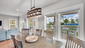 House, Ocean View | In-room dining