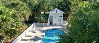 Beach House - Cottage at Indian Summer