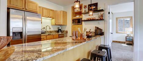 Condo, 4 Bedrooms | Private kitchen | Fridge, oven, coffee/tea maker, toaster