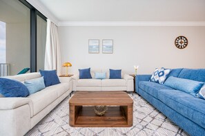 Condo, 3 phòng ngủ | Khu phòng khách