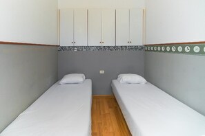 3 عدّة غرف نوم وخدمة الإنترنت