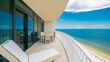 Apartamento, 4 habitaciones | Restaurante al aire libre