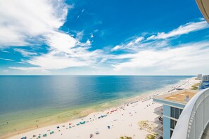 Una playa cerca
