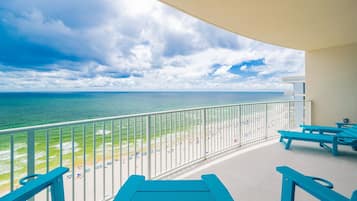 Condo, 3 Bedrooms | Property grounds