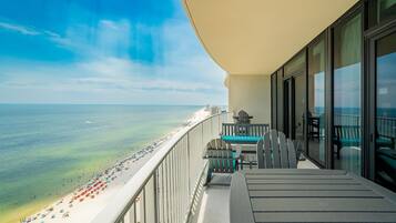 Condo, 3 Bedrooms | Property grounds