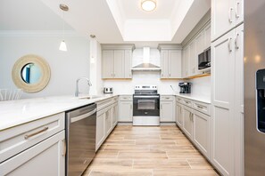 Condo, 3 Bedrooms | Private kitchen