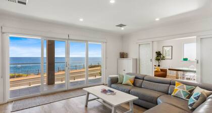 35 Degrees South - Steps to Sand & Shops