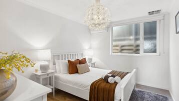 4 bedrooms, iron/ironing board, free WiFi, bed sheets