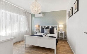 4 bedrooms, iron/ironing board, free WiFi, bed sheets