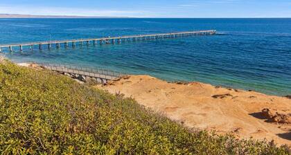 35 Degrees South - Steps to Sand & Shops