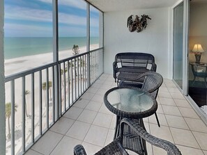 Property grounds - Sun Caper 805 | Oceanfront Condo - Balcony, Pool + Beach Access (Fort Myers Beach)