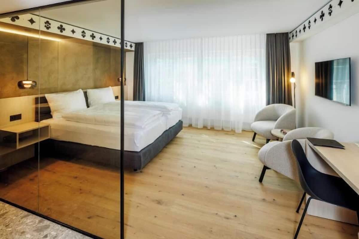 Kahden hengen deluxe-huone, 1 makuuhuone | Kannettavalle tietokoneelle sopiva työtila, ilmainen Wi-Fi