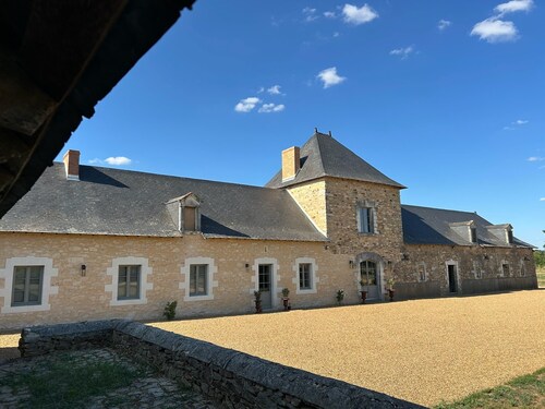 "Malitourne" Maison de campagne familiale rénovée