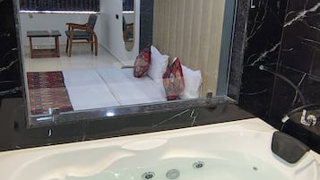 Royal Suite, City View | Bathroom | Separate bathtub and shower, free toiletries, towels, toilet paper