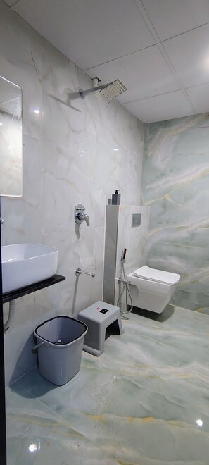 Deluxe Double Room, City View | Bathroom | Separate tub and shower, free toiletries, towels, toilet paper - Hotel Royal Manor-Rajkot (Rajkot)