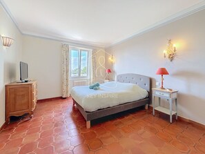 4 bedrooms, iron/ironing board, bed sheets - Le Mas Valou, villa with private pool in Tourrettes (Tourrettes)