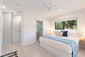 1 bedroom, iron/ironing board, WiFi, bed sheets - Liana One Coastal Mission Vibe One Bedroom (Mission Beach)