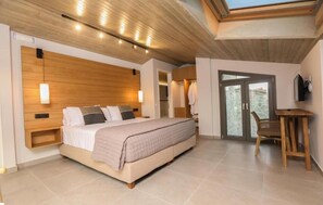 10 bedrooms, in-room safe, iron/ironing board, free WiFi