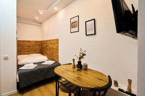 1 slaapkamer, een strijkplank/strijkijzer, reisbedje, wifi