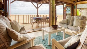 Family House, 3 Bedrooms, Beachfront | Living area
