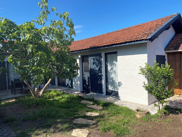 Exterior - Villa Le Figuier ideally located in a peaceful, central neighborhood. (La Teste-de-Buch)