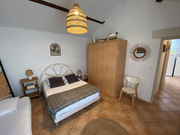 2 bedrooms, iron/ironing board, WiFi