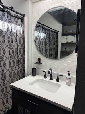 Hair dryer, bidet, towels, soap - Musical Themed Duplex with Muskegon Lake Views (Muskegon)