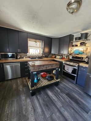 Micro-ondes, four, plaque de cuisson, lave-vaisselle