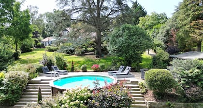The West Wing – A Luxurious Country Escape Near Brighton, with Hot Tub & Pool