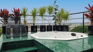 Outdoor spa tub - Roma Norte 1BR  Rooftop Jacuzzi & Balcony (Mexico)