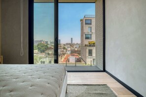 1 غرفة نوم ومكتب ومكواة/لوح كي وسرير سفر