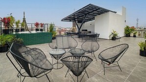 Outdoor dining - Roma Norte 1BR  Rooftop Jacuzzi & Balcony (Mexico)