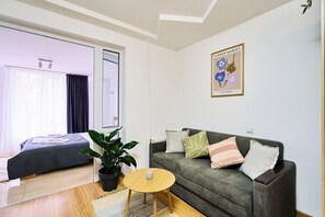 Smart TV - Chisinau Airport Zone Studio • Cozy & Connected (Chișinău)