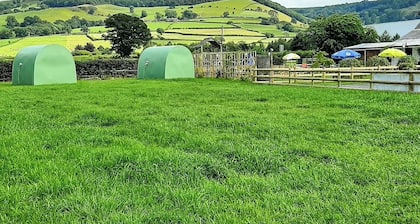 Green Dragon and Kitchen Pod - Sleeps 2 & Parking