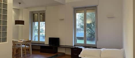 Apartment | Living area | TV